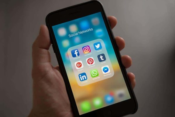 Healthy and Safe Screen Time: How Parents Can Provide a Supportive Environment for Young Teens